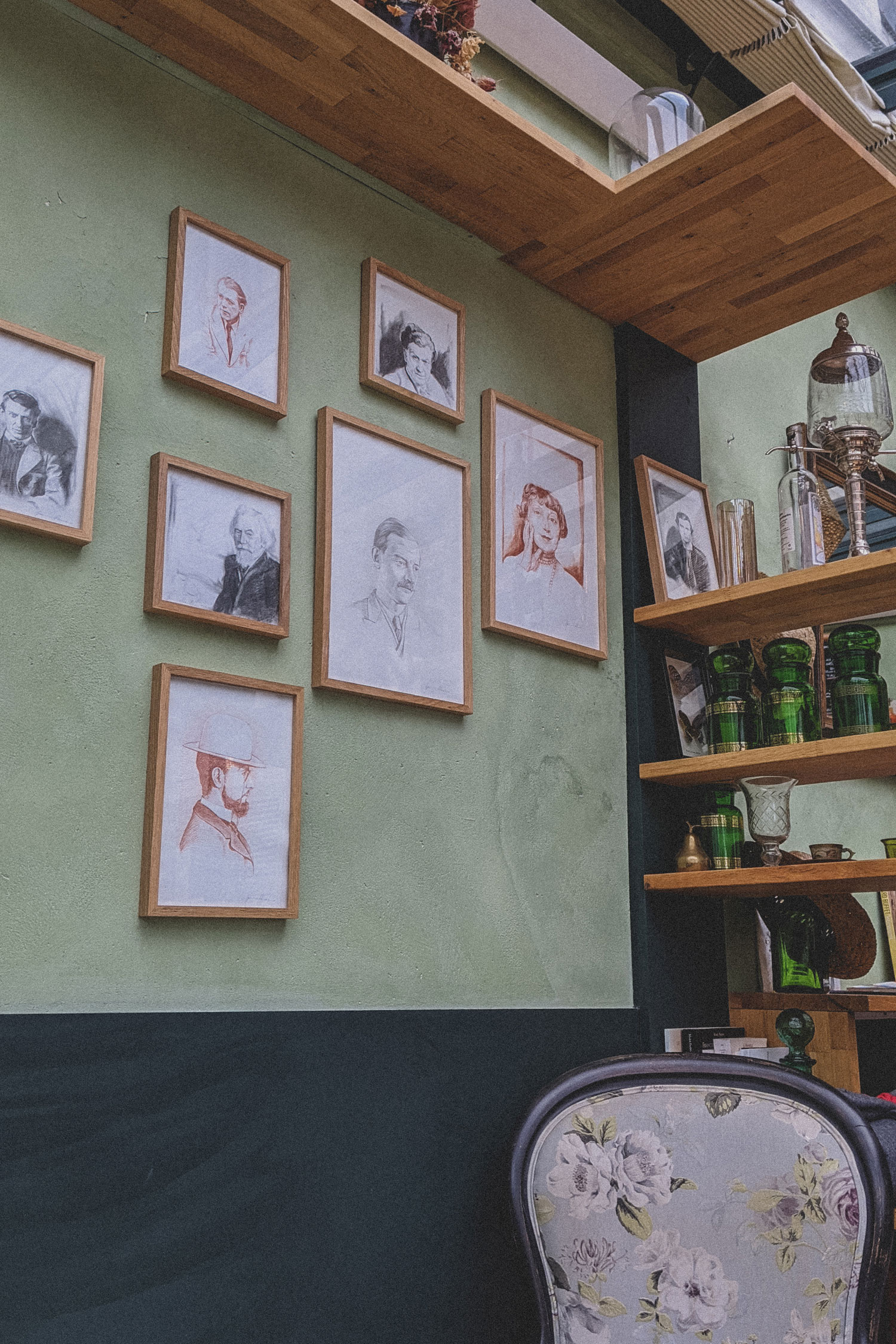 Cafe-Renoir-Musee-de-Montmartre-Paris (2)